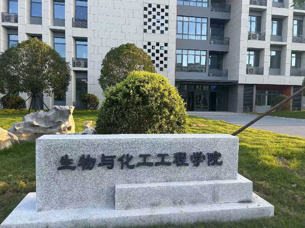 金城江区扬州职业大学体育场高杆灯项目